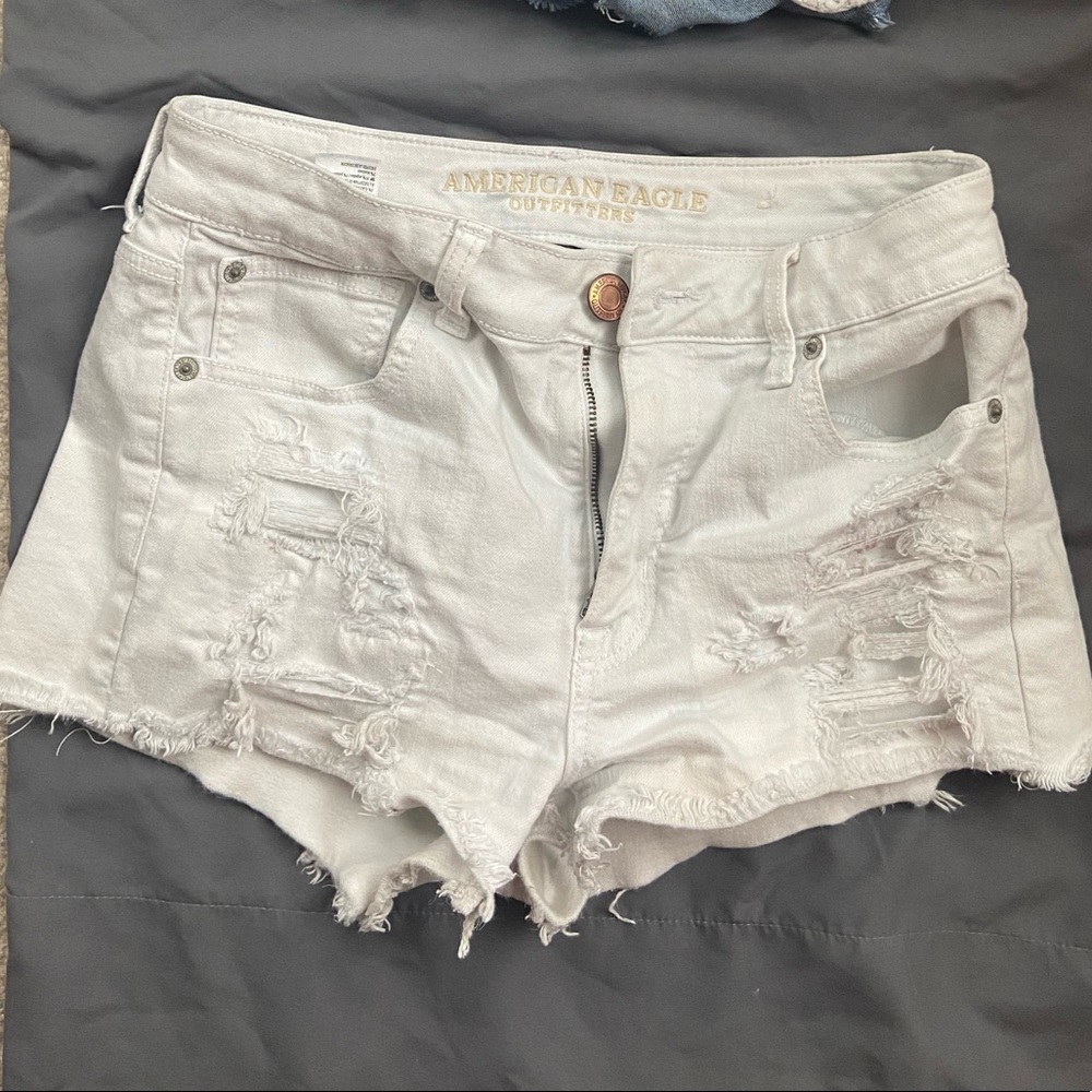 WHITE AE SHORTS